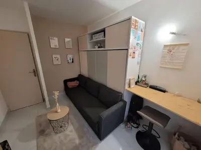 Cuisine ou kitchenette dans l'établissement Agreable et Calme 3 pieces Terrasse, Piscine, Tennis, Plage