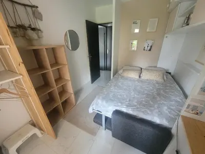 Un ou plusieurs lits dans un hébergement de l'établissement Agreable et Calme 3 pieces Terrasse, Piscine, Tennis, Plage