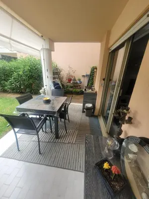 Jardin de l'établissement Agreable et Calme 3 pieces Terrasse, Piscine, Tennis, Plage