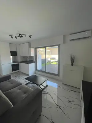 Cuisine ou kitchenette dans l'établissement Cannes Appartement Terrasse Parking privé