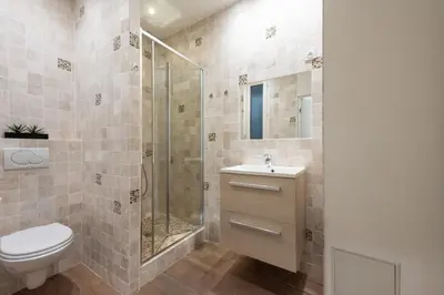 Salle de bains dans l'établissement Cannes 1-Br Apartment in the Carré d’Or