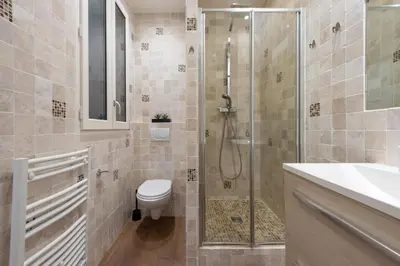 Salle de bains dans l'établissement Cannes 1-Br Apartment in the Carré d’Or