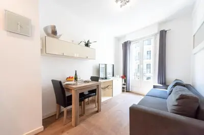 Coin salon dans l'établissement Cannes 1-Br Apartment in the Carré d’Or