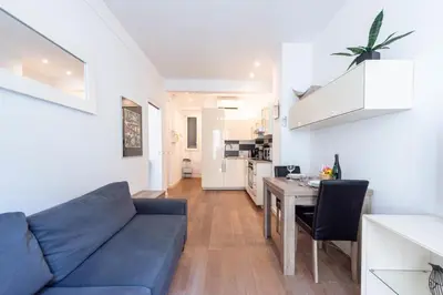 Cuisine ou kitchenette dans l'établissement Cannes 1-Br Apartment in the Carré d’Or