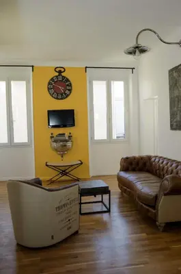 Télévision ou salle de divertissement dans l'établissement Appartement Cannes rue Marceau