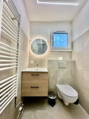 Salle de bains dans l'établissement Charmant studio avec jardin