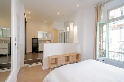 Cuisine ou kitchenette dans l'établissement Bel appartement avec balcon centre ville