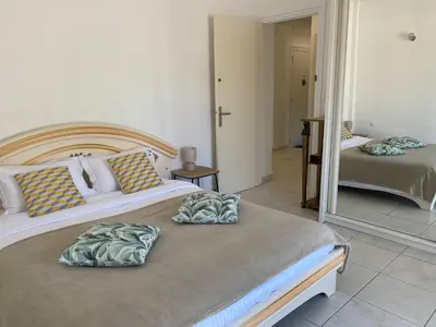 Un ou plusieurs lits dans un hébergement de l'établissement Charming apartment in the centre of Cannes