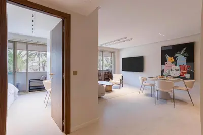 Télévision ou salle de divertissement dans l'établissement La Réale Croisette