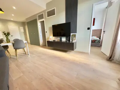 Télévision ou salle de divertissement dans l'établissement Cosy Home Cannes - Croisette