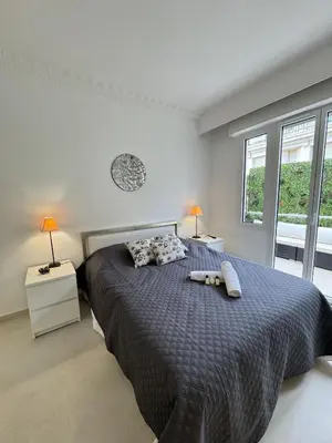 Un ou plusieurs lits dans un hébergement de l'établissement Apt moderne et luxueux a Cannes Res Miramar