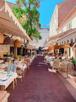 Restaurant ou autre lieu de restauration dans l'établissement CANNES CENTRE proche PLAGE CROISETTE PALAIS DES FESTIVALS