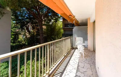 Balcon ou terrasse dans l'établissement Studio Fenelon terrasse et Parking Cannes