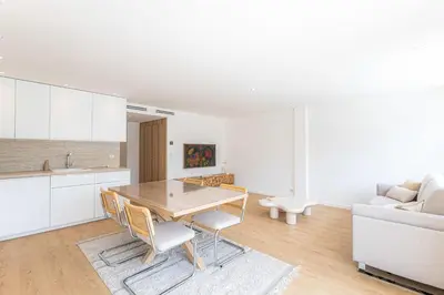 Coin salon dans l'établissement Sublime 3 pièces entièrement rénové dans le centre de Cannes