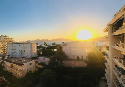 Lever ou coucher de soleil vu de l'appartement ou à proximité