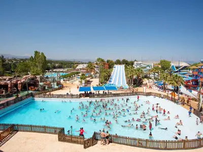 Piscine de l'établissement Hello Côte d'Azur - Spacieux 3 pièces avec piscine et tennis ou située à proximité