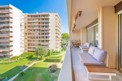 Balcon ou terrasse dans l'établissement Hello Côte d'Azur - Spacieux 3 pièces avec piscine et tennis