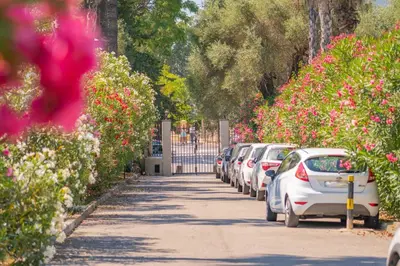 Jardin de l'établissement Hello Côte d'Azur - Spacieux 3 pièces avec piscine et tennis