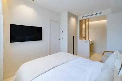 Télévision ou salle de divertissement dans l'établissement Beautiful 3 bedroom fully renovated