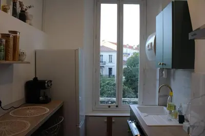 Cuisine ou kitchenette dans l'établissement Cocon Spacieux équipé Quartier Prado