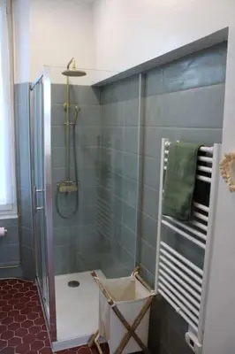 Salle de bains dans l'établissement Cocon Spacieux équipé Quartier Prado