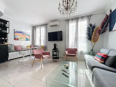 Télévision ou salle de divertissement dans l'établissement INTUITION - Cannes centre - 6-8 Couchages