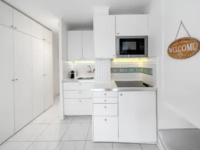 Cuisine ou kitchenette dans l'établissement Studio lumineux, WIFI à deux pas de la Croisette