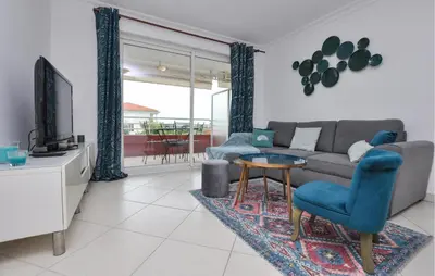 Télévision ou salle de divertissement dans l'établissement 1 Bedroom Gorgeous Apartment In Antibes