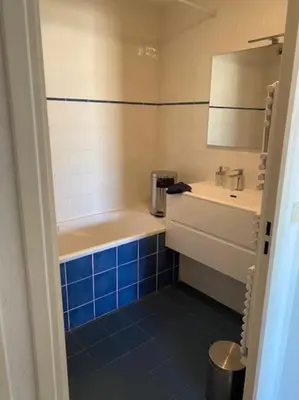 Salle de bains dans l'établissement Apt calme 2 chambres vue dégagée
