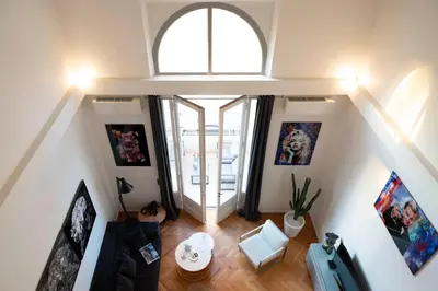 Coin salon dans l'établissement Triplex Gallia Luxe Cannes
