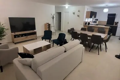 Télévision ou salle de divertissement dans l'établissement Appartement spacieux ,4 pers,Piscine & Vue mer