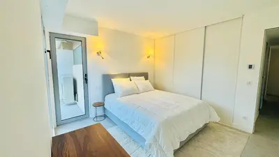 Un ou plusieurs lits dans un hébergement de l'établissement Verdalia luxury 3 bedroom by Welcome to Cannes