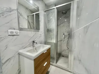 Salle de bains dans l'établissement Verdalia luxury 3 bedroom by Welcome to Cannes