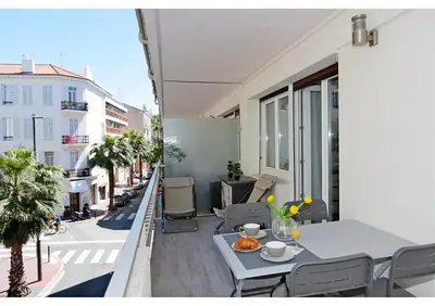 Plan de l'établissement T2 centre-ville Banane à Cannes avec grande terrasse