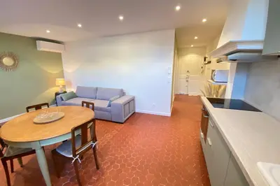 Cuisine ou kitchenette dans l'établissement 06CF Beautiful renovated apartment in old Antibes