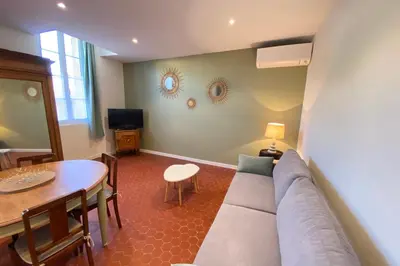 Coin salon dans l'établissement 06CF Beautiful renovated apartment in old Antibes