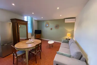 Coin salon dans l'établissement 06CF Beautiful renovated apartment in old Antibes