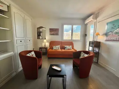 Coin salon dans l'établissement Le Petit Magellan by Welcome to Cannes