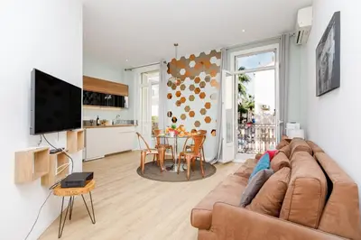 Télévision ou salle de divertissement dans l'établissement Nasturtium YourHostHelper
