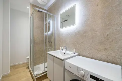 Salle de bains dans l'établissement LE LOGIS CANNOIS au calme en centre-ville
