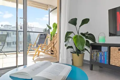 Télévision ou salle de divertissement dans l'établissement L'Eden - Calme - Parking - WIFI - Plage