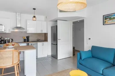 Cuisine ou kitchenette dans l'établissement L'Eden - Calme - Parking - WIFI - Plage