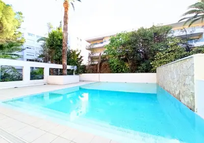 Piscine de l'établissement Viva Riviera -14 Avenue Isola Bella ou située à proximité