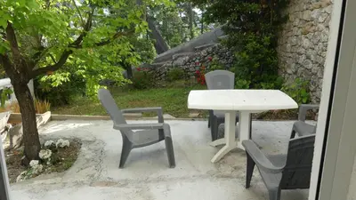 Jardin de l'établissement Bas de villa prestations haut de gamme