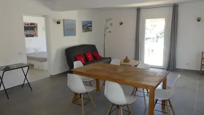 Coin salon dans l'établissement Bas de villa prestations haut de gamme