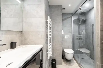 Salle de bains dans l'établissement CANNES 2 P avec terrasse PROCHE Hôtel Martinez