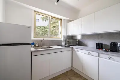 Cuisine ou kitchenette dans l'établissement CANNES 2 P avec terrasse PROCHE Hôtel Martinez