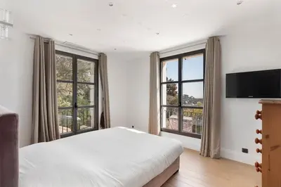 Télévision ou salle de divertissement dans l'établissement Villa avec piscine à Cannes 7 bedrooms
