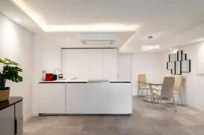 Cuisine ou kitchenette dans l'établissement REF 1967 - Cannes Center - Apartment for rent