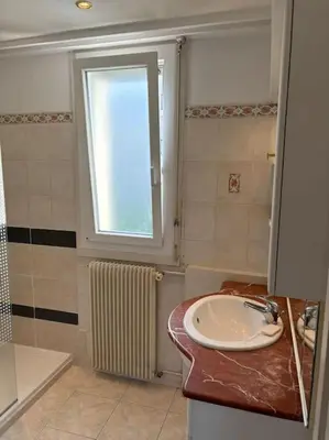 Salle de bains dans l'établissement Appartement T3 Cagnes sur Mer
